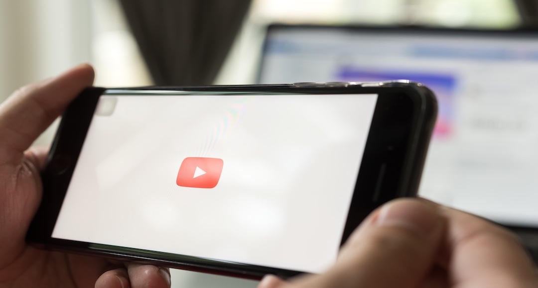 YouTube starting on a cell phone